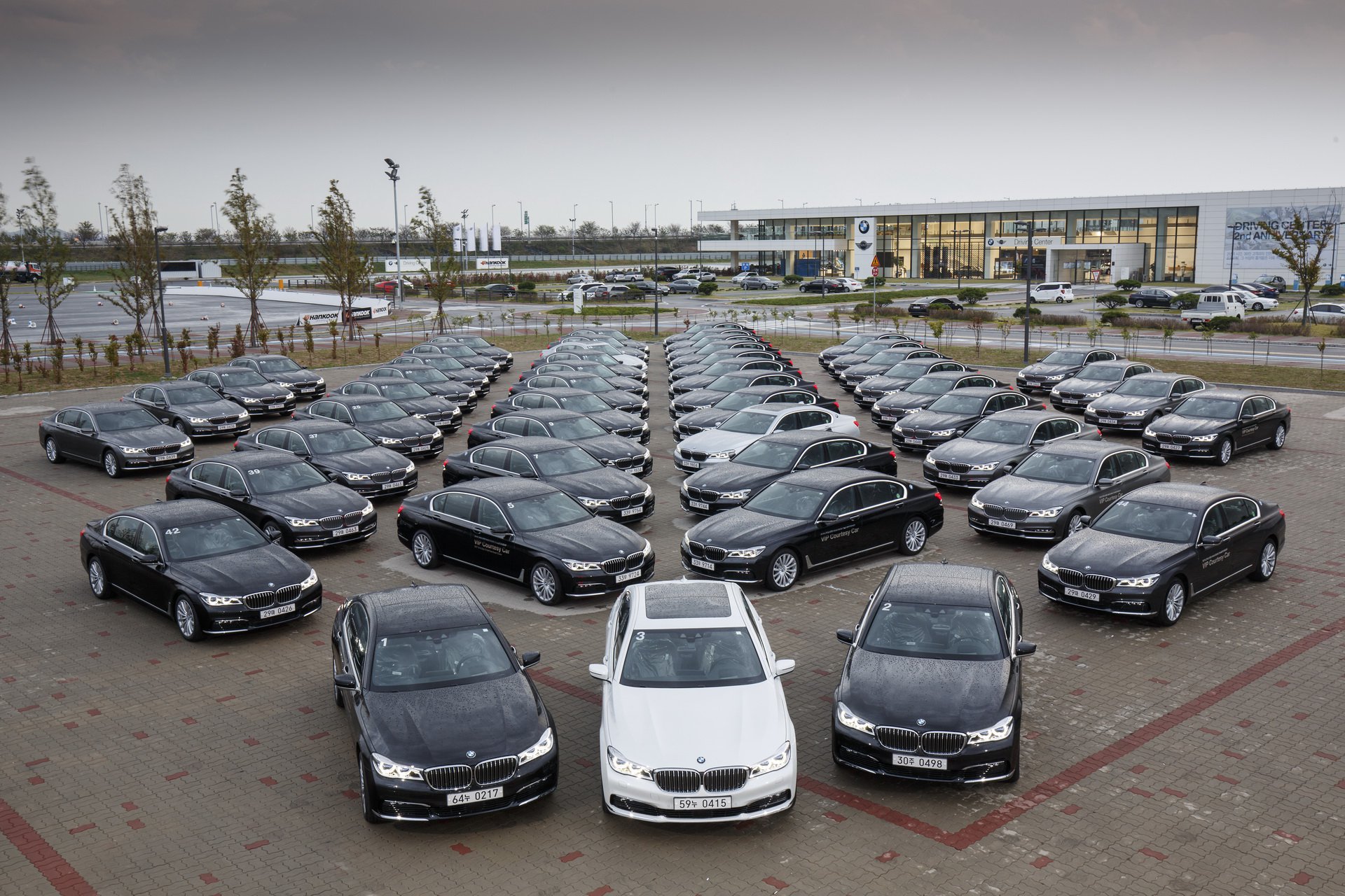  BMW wzywa do serwis&oacute;w w Europie 324 000 posiadaczy aut