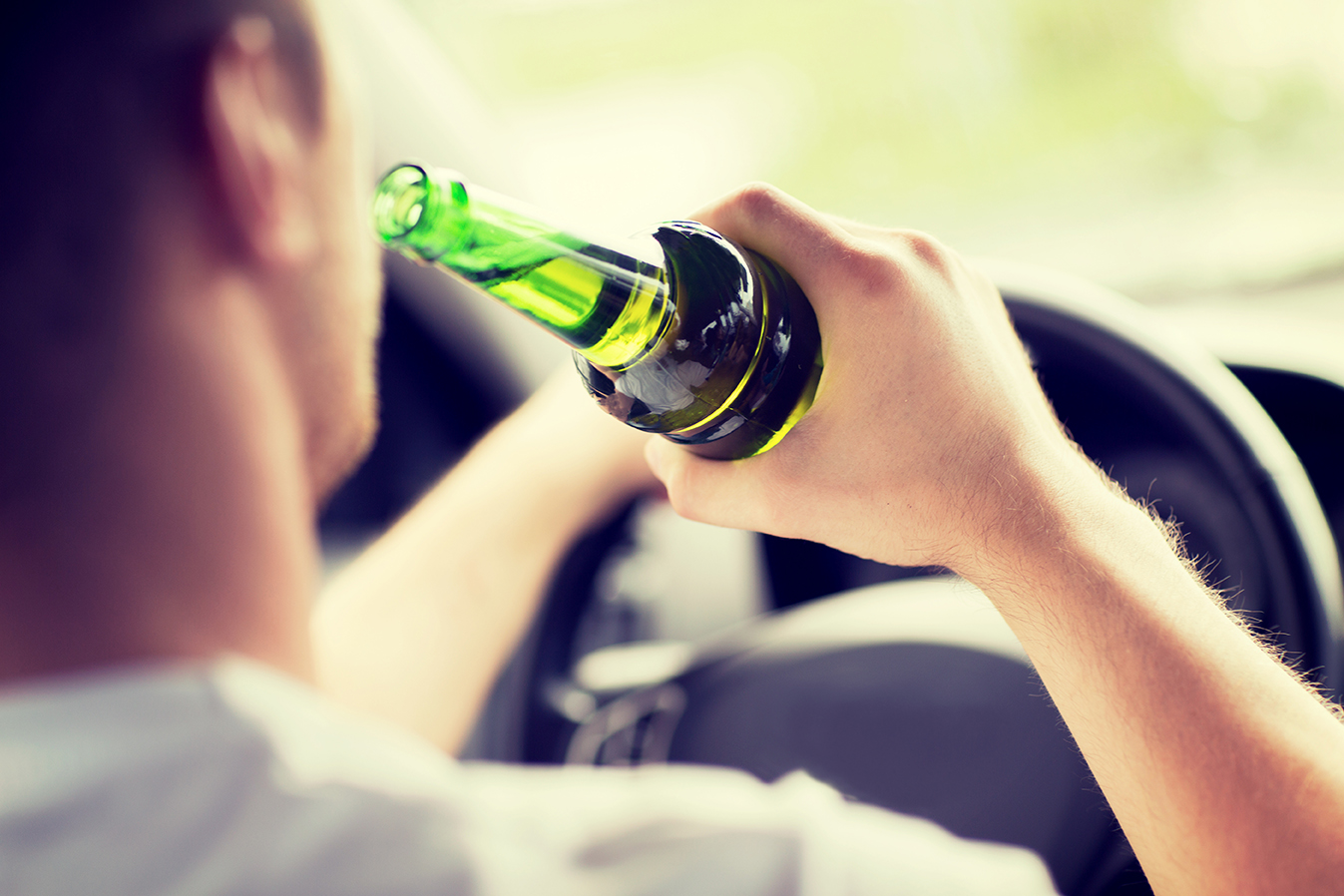 Co skłania kierowc&oacute;w do jazdy po alkoholu?