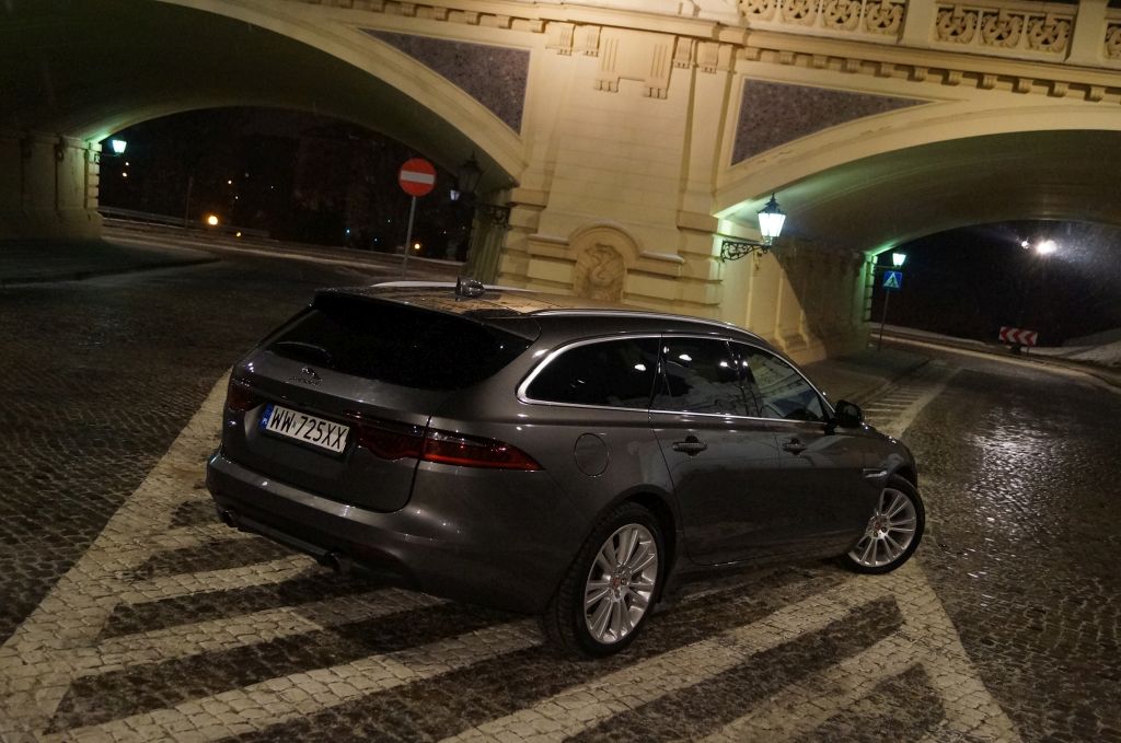 Jaguar XF Sportbrake 25 T &ndash; Kotek z plecakiem