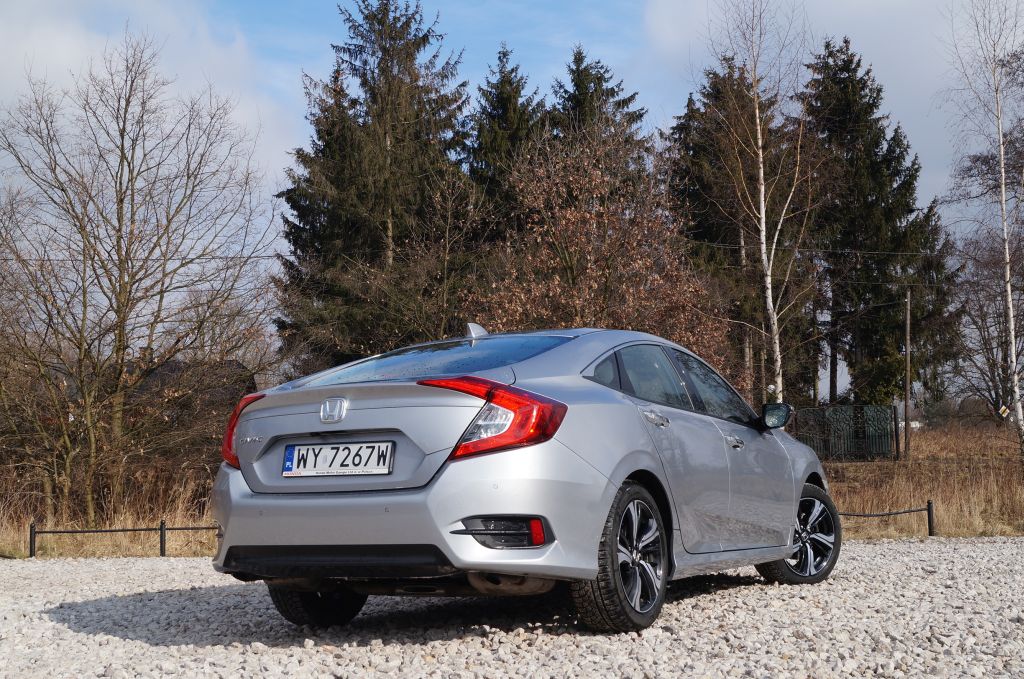 Honda Civic 4d 1,5 VTEC Turbo 180KM &ndash; sedan nieoczywisty