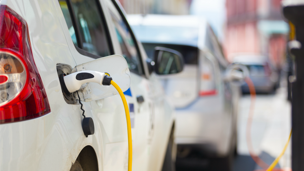 Na 22 mln pojazd&oacute;w w Polsce tylko 0,1 proc. to pojazdy elektryczne