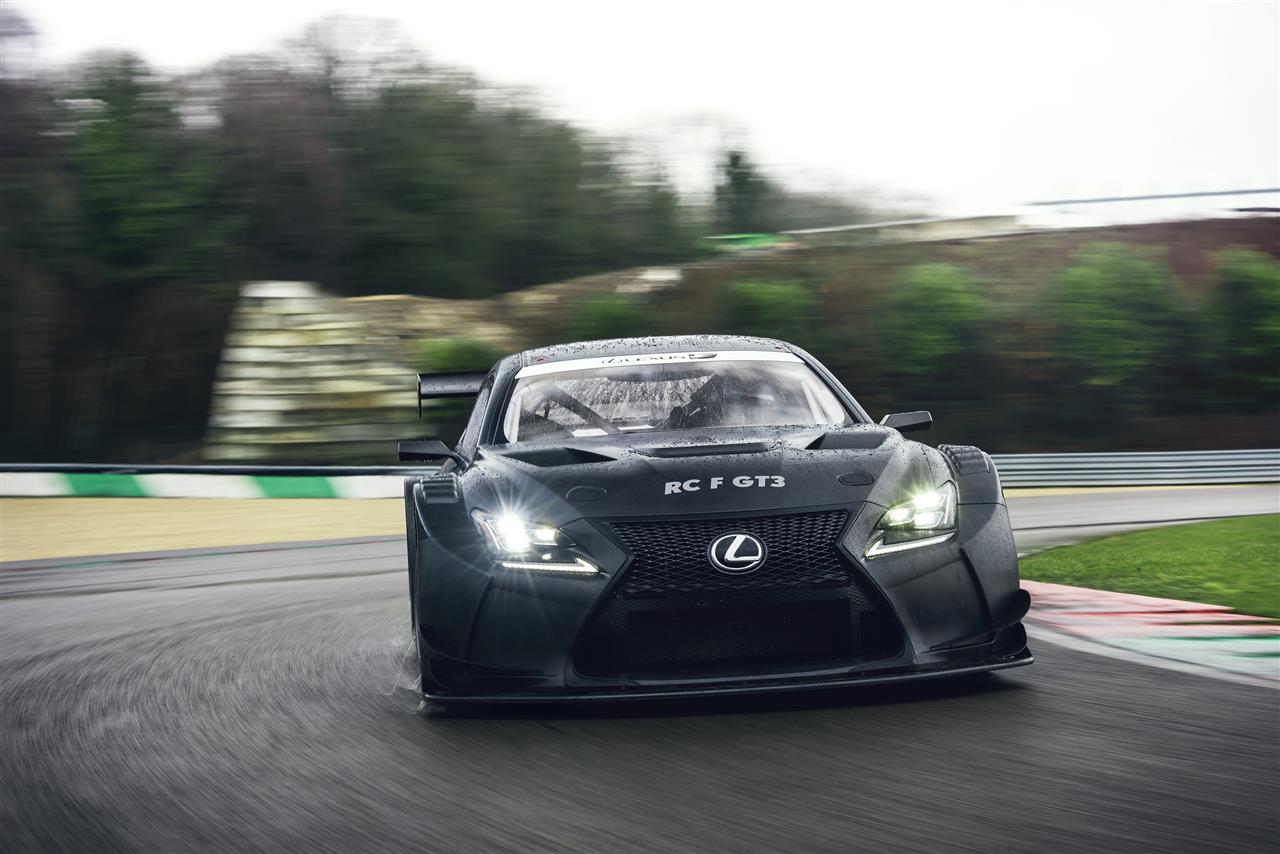 Dwa Lexusy RC F GT3 w stajni zespołu AIM Vesser Sullivan