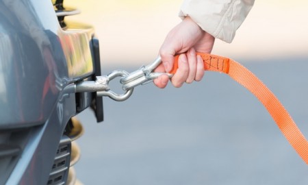 Jak prawidłowo holować samoch&oacute;d?