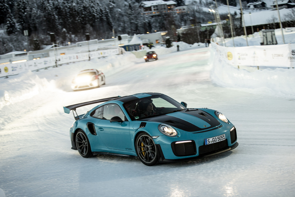 Nowe Porsche 911 w Alpach