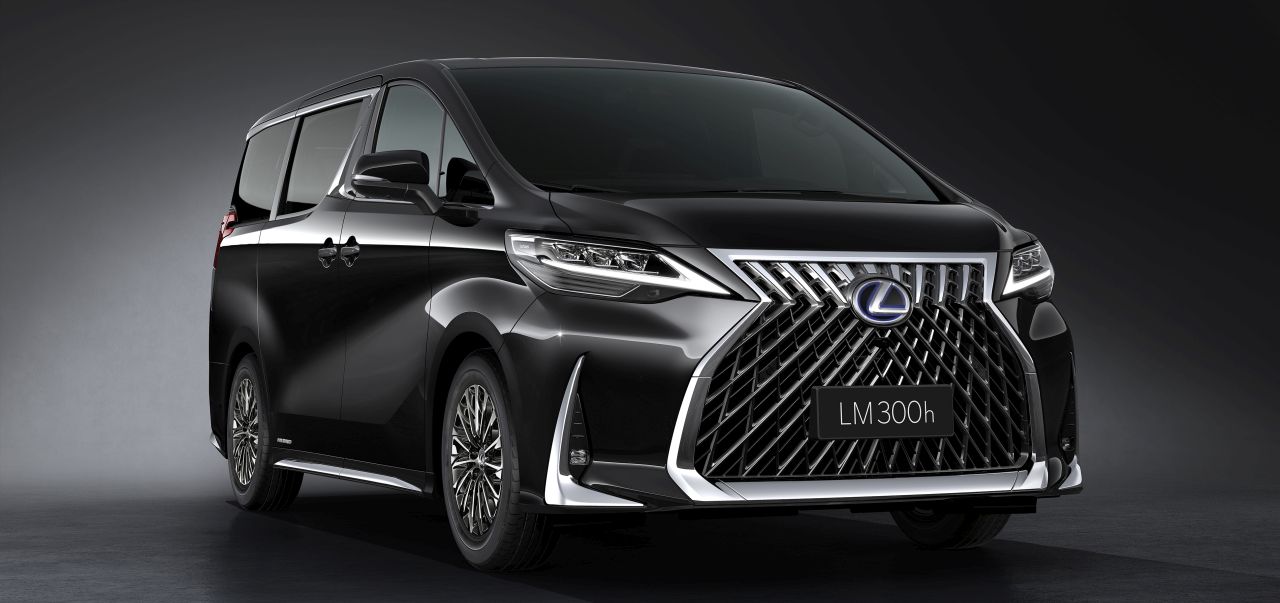 Pierwszy minivan Lexusa