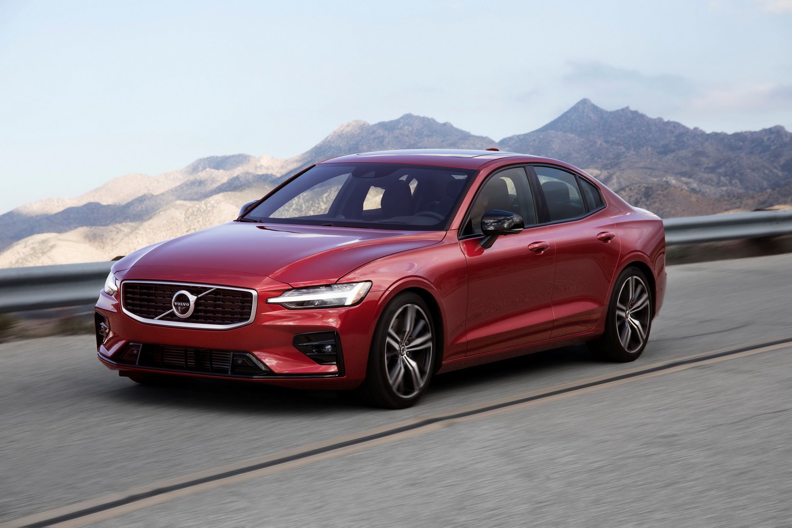 Volvo stawia na hybrydy i najwyższe technologie