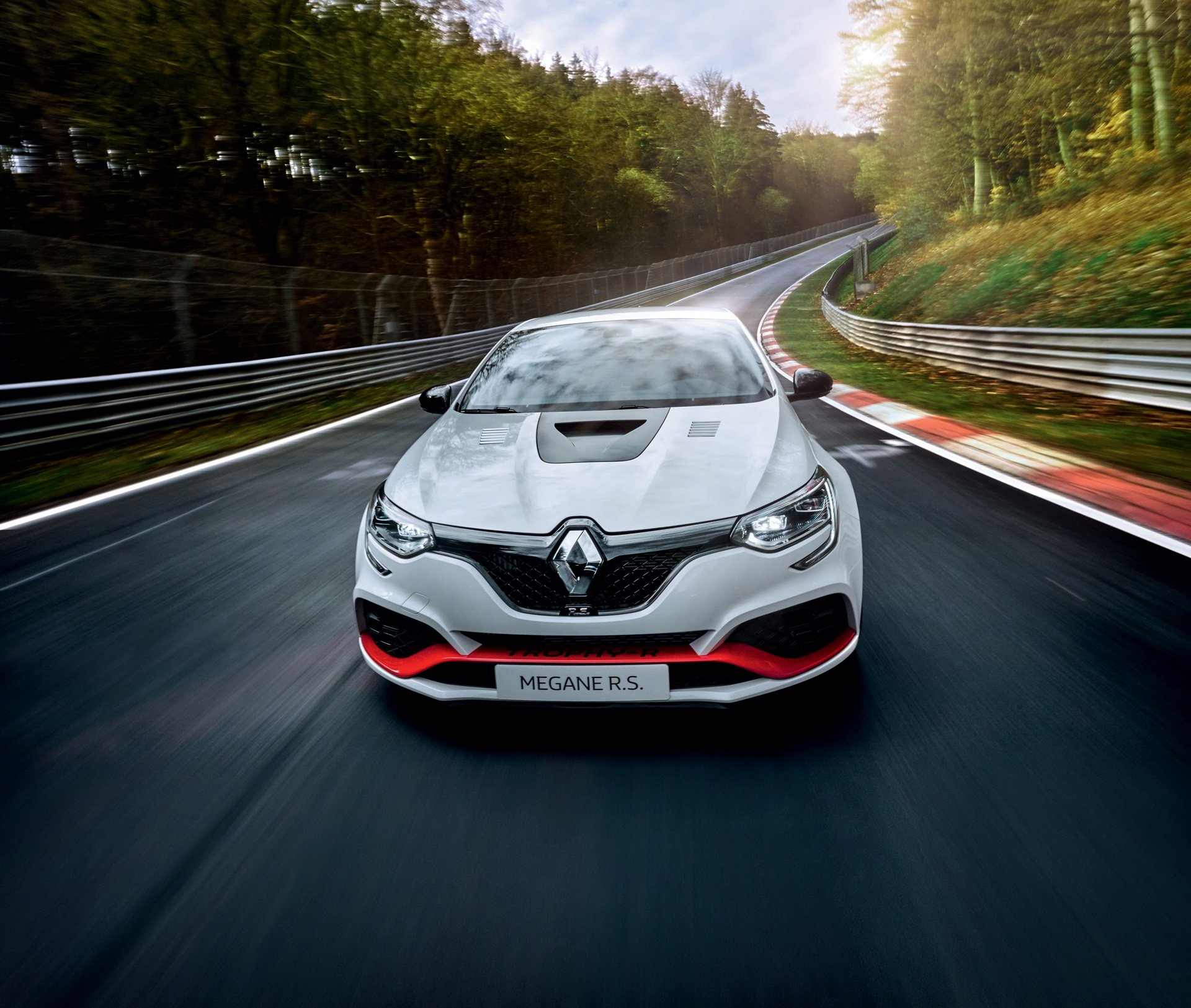 Renault M&eacute;gane R.S. Trophy-R najszybszym hot-hatchem!