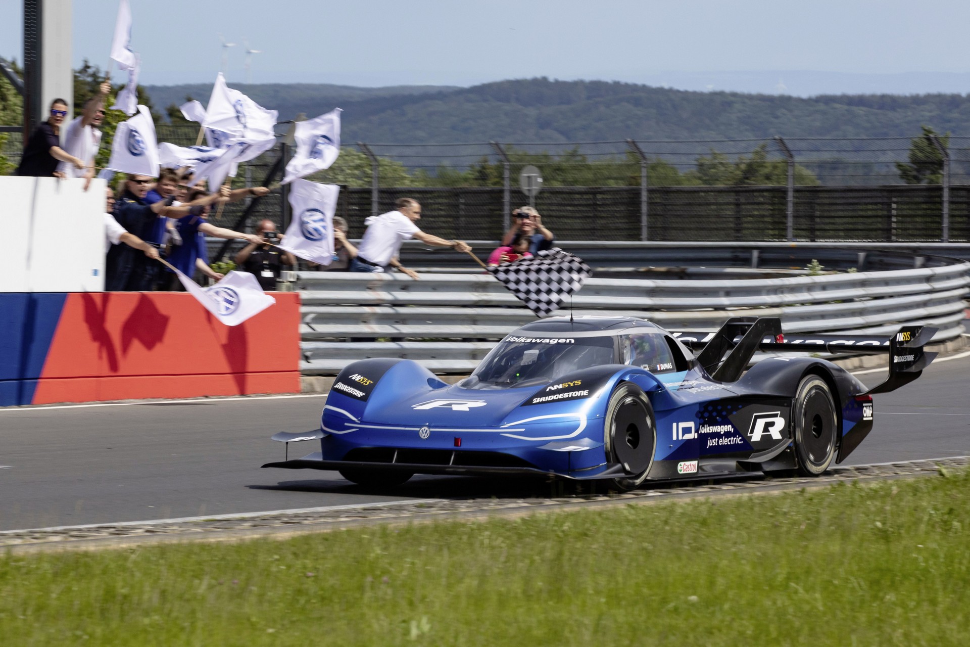 Volkswagen ID.R z nowym rekordem toru N&uuml;rburgring