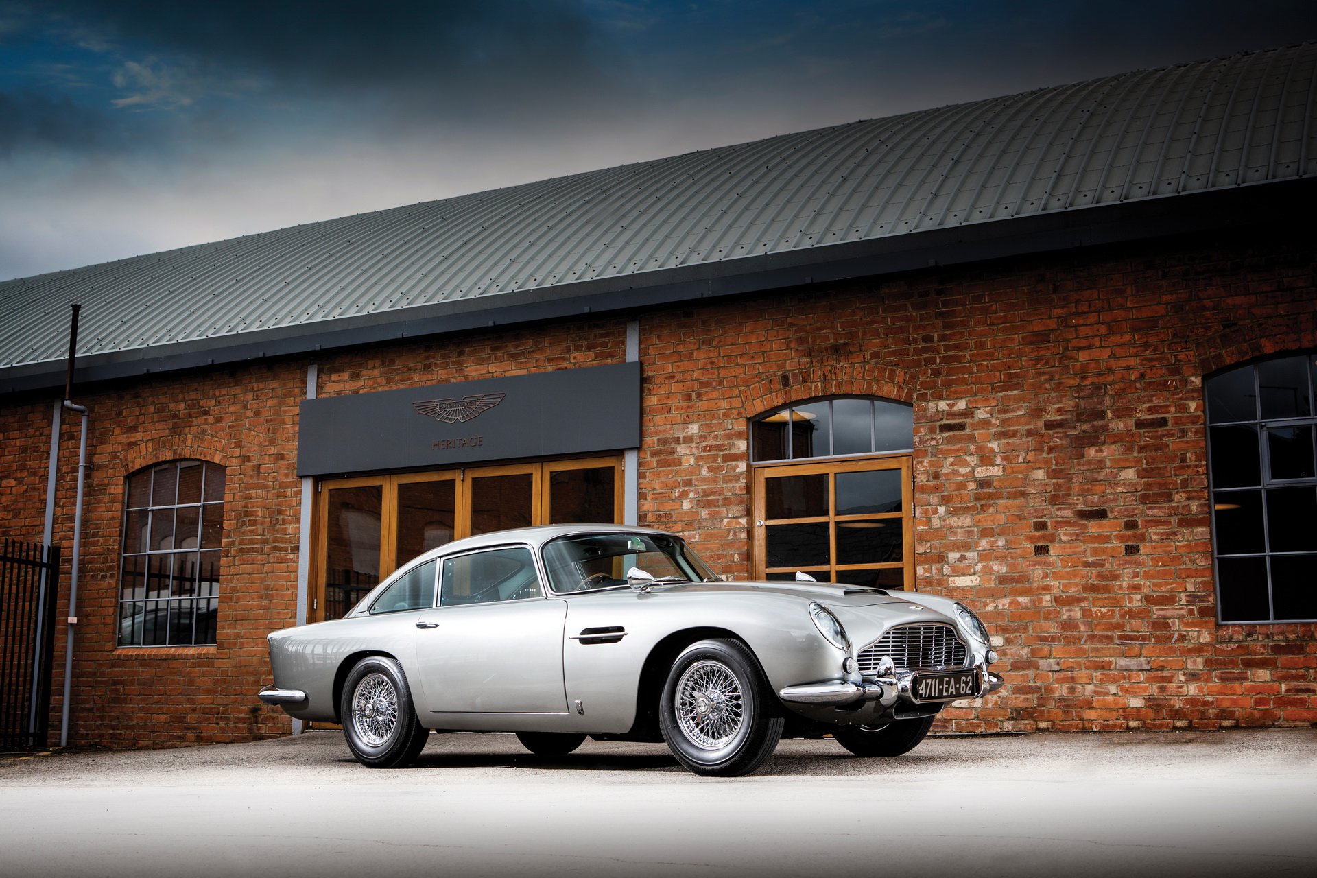Aston Martin DB5 Jamesa Bonda do kupienia