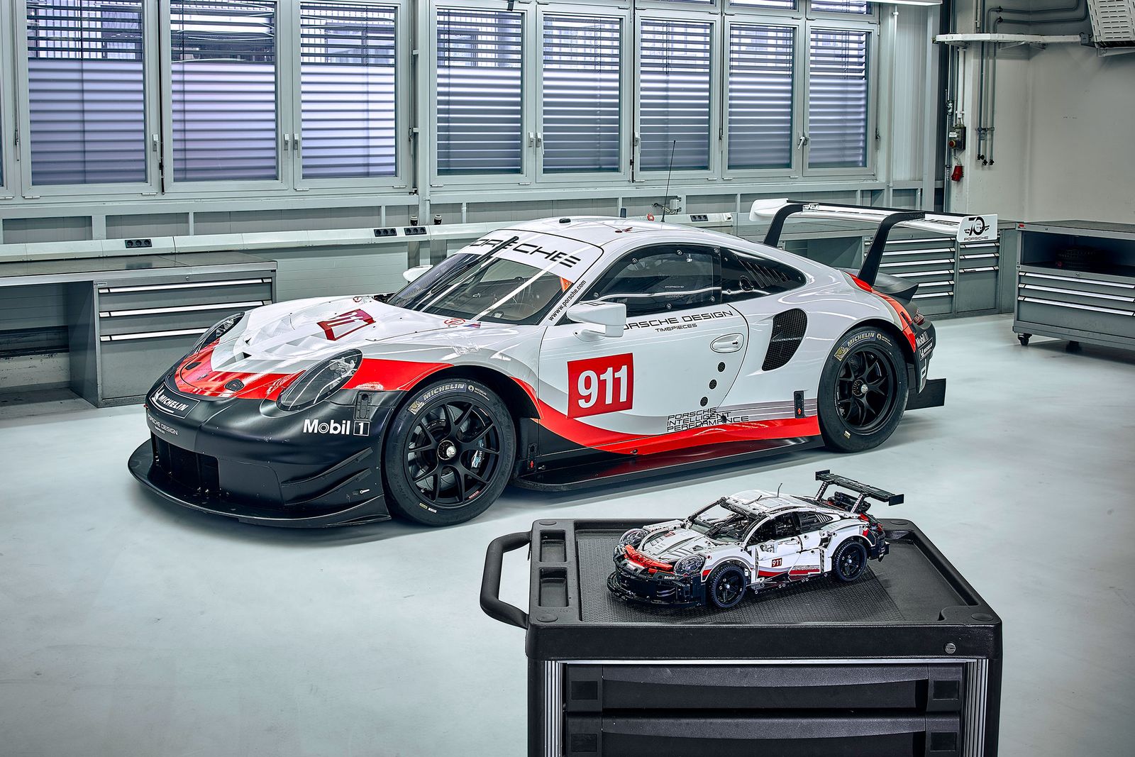 Porsche 911 RSR i Chevrolet Corvette ZR1 od LEGO