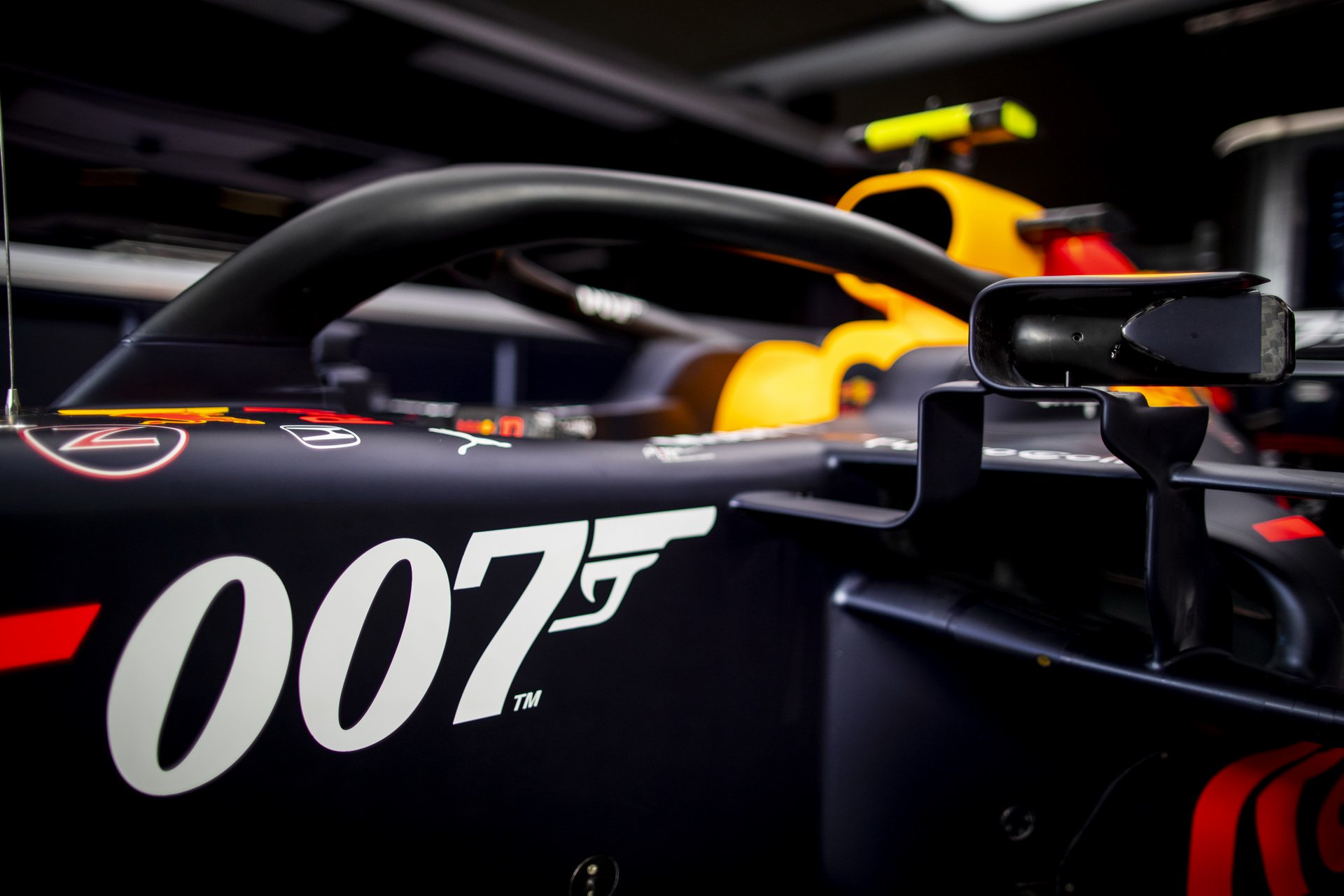 Aston Martin świętuje wsp&oacute;łpracę z Jamesem Bondem
