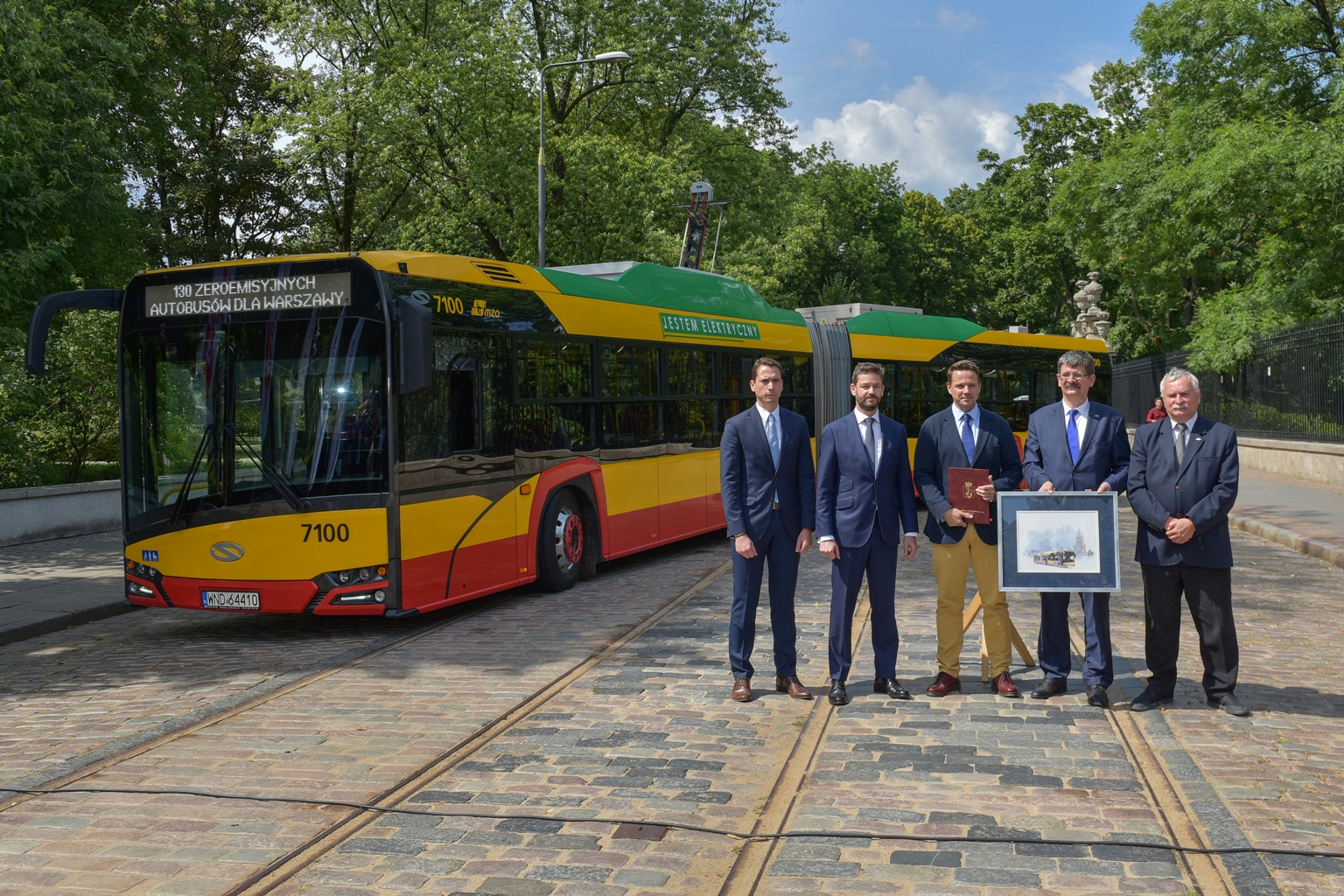 130 autobus&oacute;w elektrycznych dla Warszawy