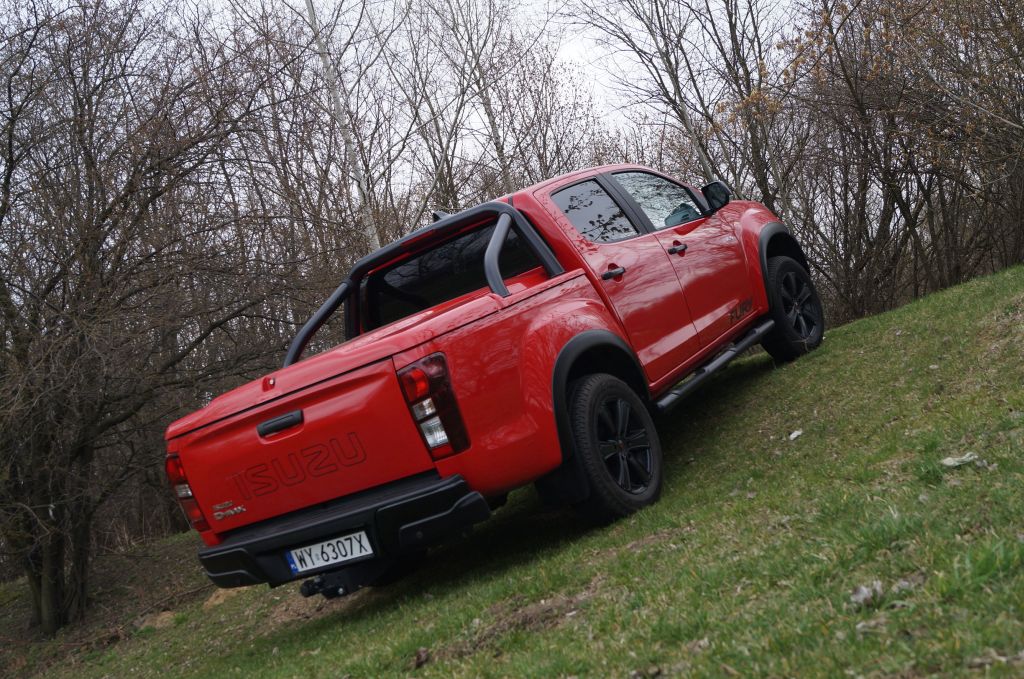 Isuzu D-MAX II Double Cab FL 1.9 DDI 163 KM &ndash; Do zadań specjalnych