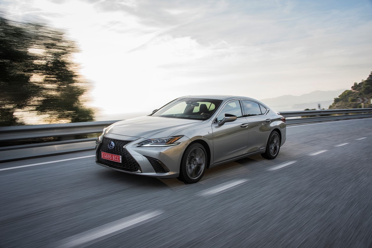 Lexus ES z napędem 4x4?