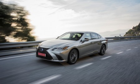 Lexus ES z napędem 4x4?