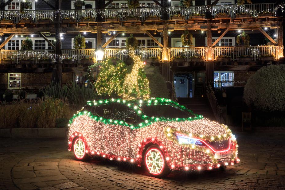 Nissan Leaf jak świąteczna choinka