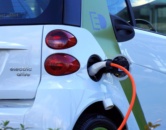 Samochody elektryczne czy gazowe – co będzie przyszłością polskiego transportu?