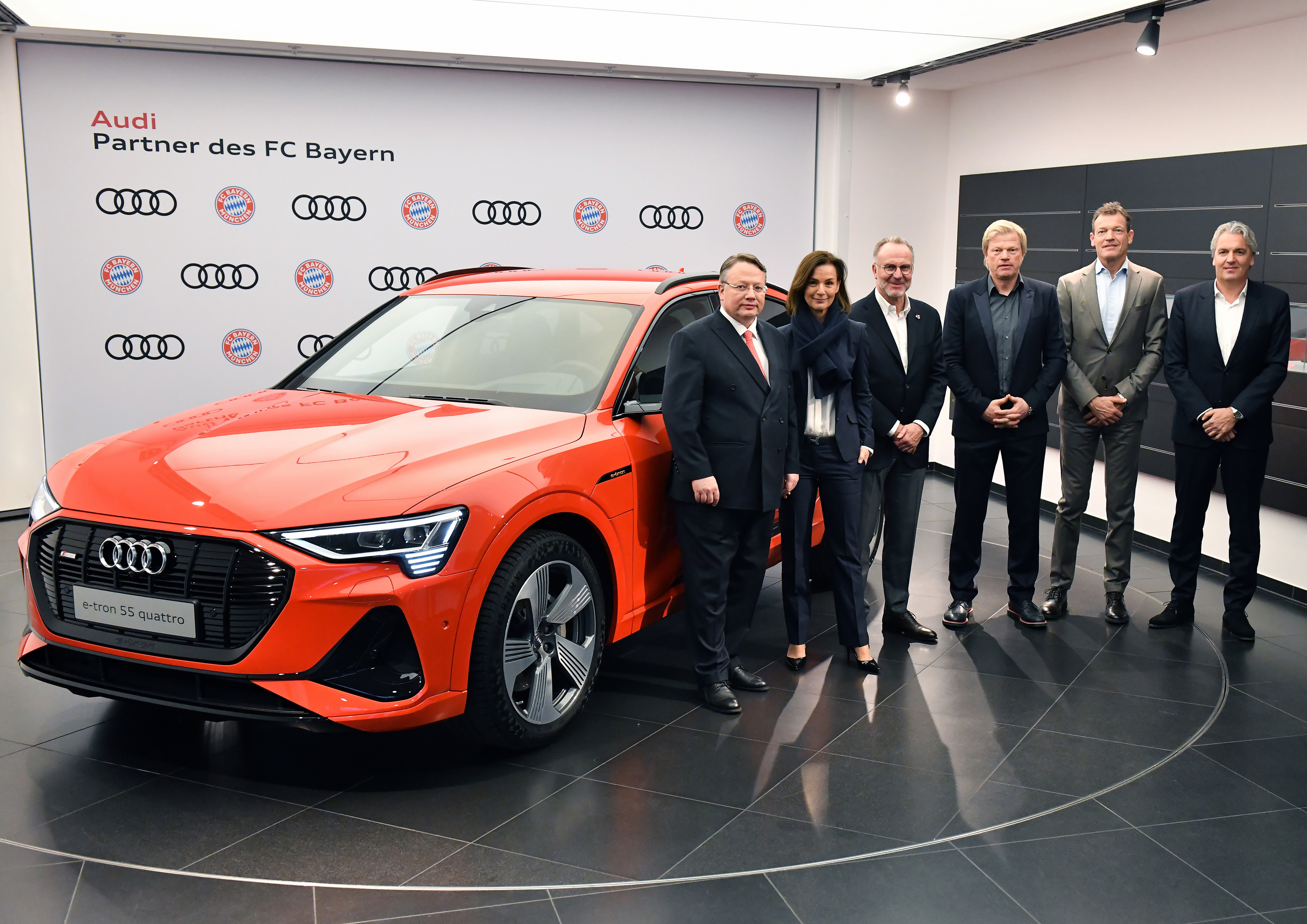 Piłkarze FC Bayern Monachium w elektrycznych Audi