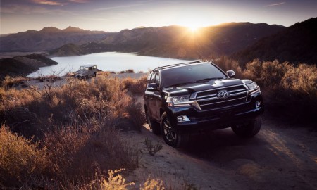 Toyota Land Cruiser 300 z hybrydą V6 jeszcze w tym roku?