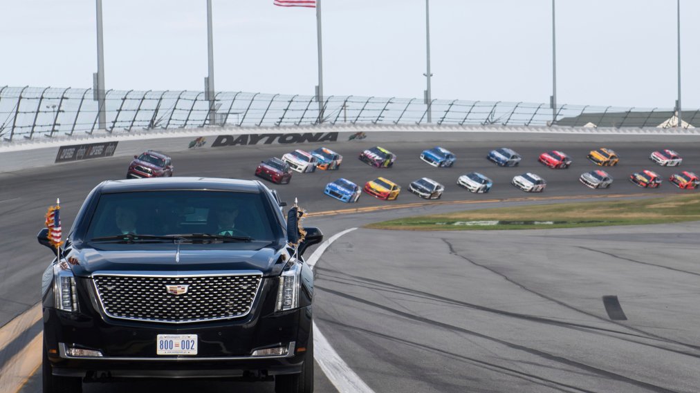 Limuzyna Prezydenta Trumpa na torze Daytona 500