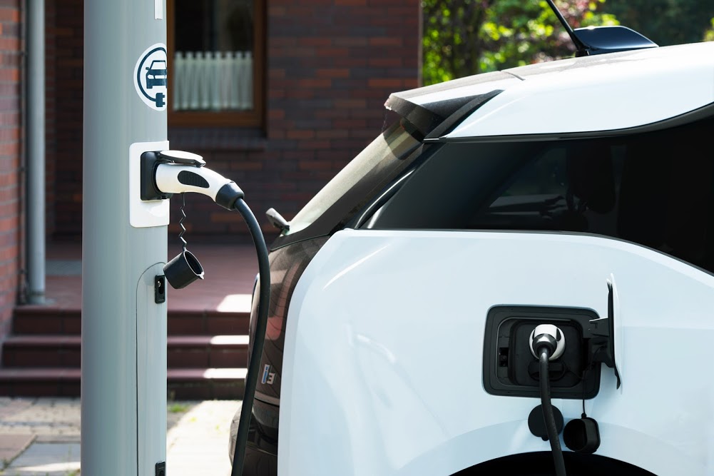 Samorządy chcą być ekologiczne &ndash; biorą się za elektromobilność