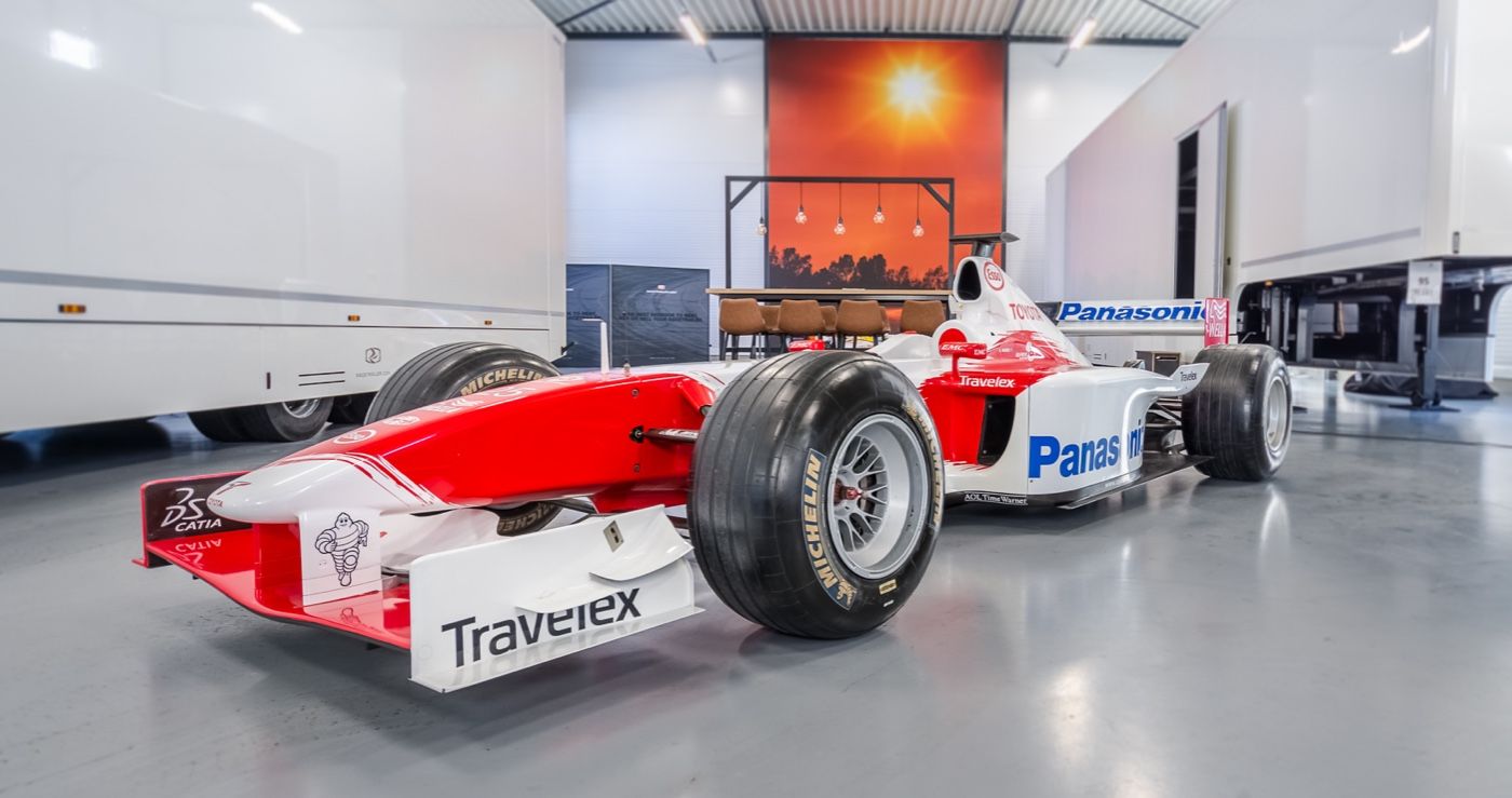 Do kupienia wyścig&oacute;wka z debiutu Toyoty w Formule 1