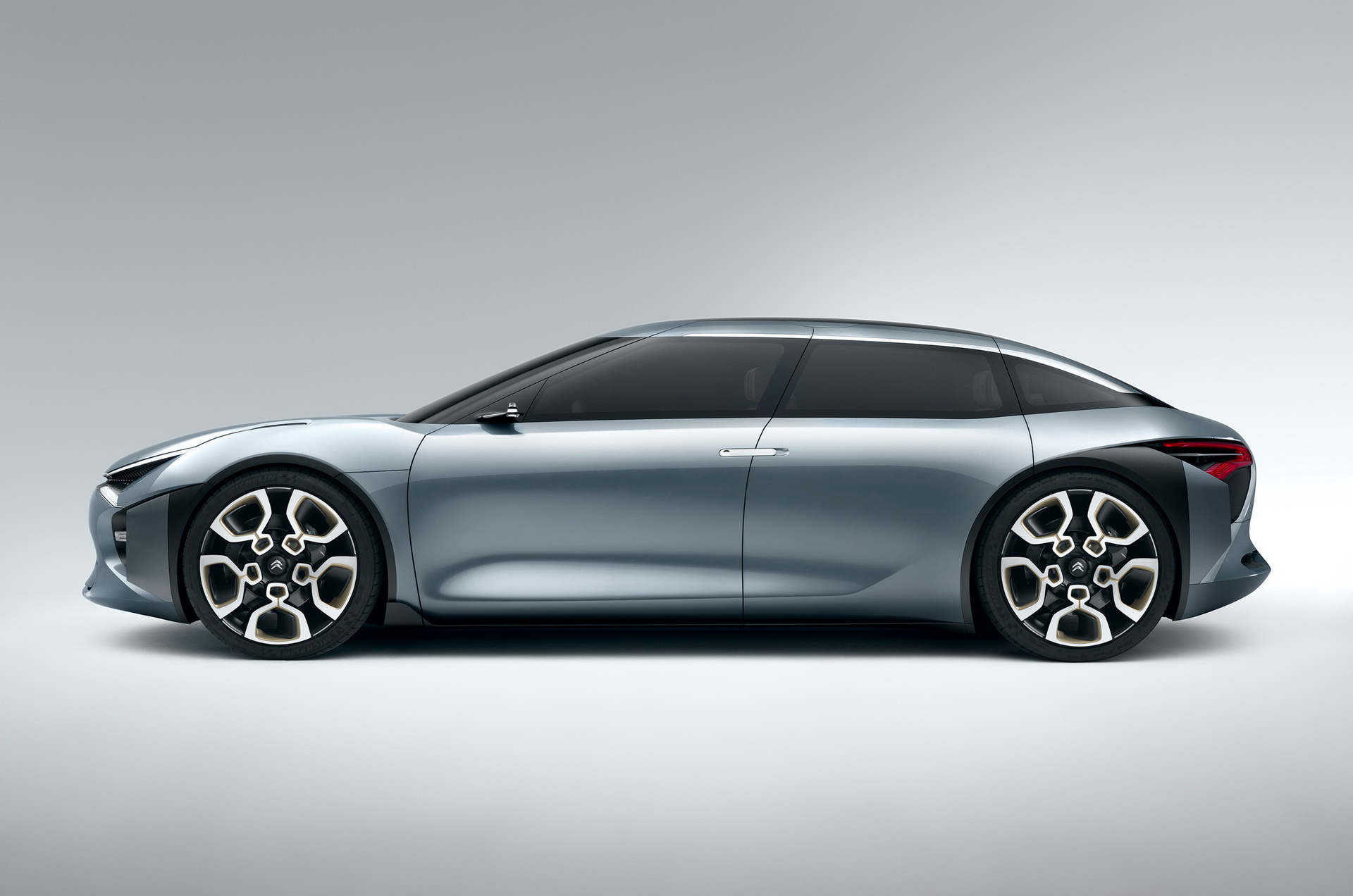 Następca Citroena C5 jest w przygotowaniu i podobno jest &bdquo;wspaniały&rdquo;