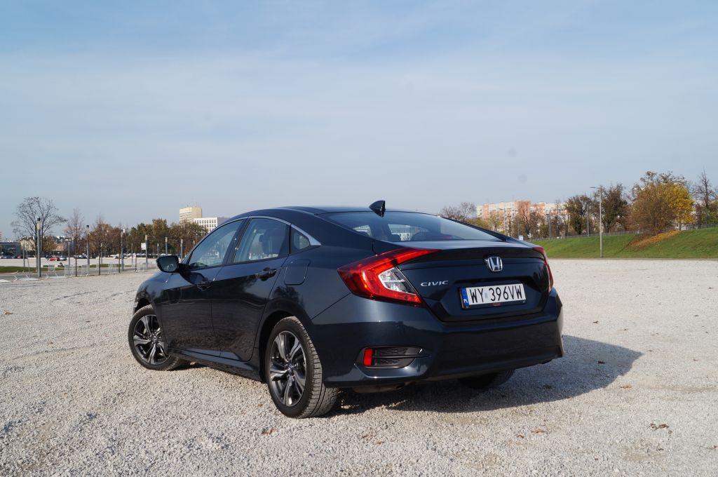Honda Civic sedan 4d 1,5 i-VTEC 182 KM CVT &ndash; Nowa jakość