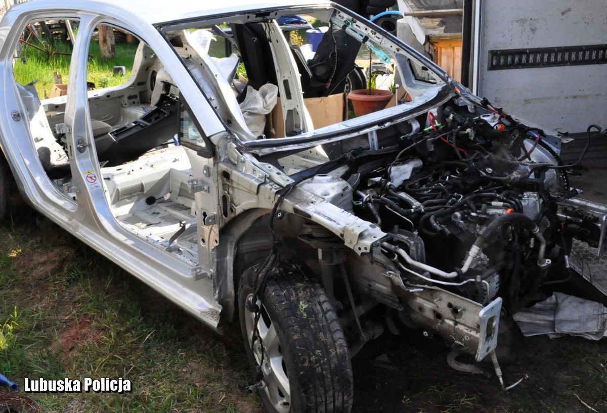 Chciał wyłudzić odszkodowanie za auto, kt&oacute;re odprowadzono do &bdquo;dziupli&rdquo;