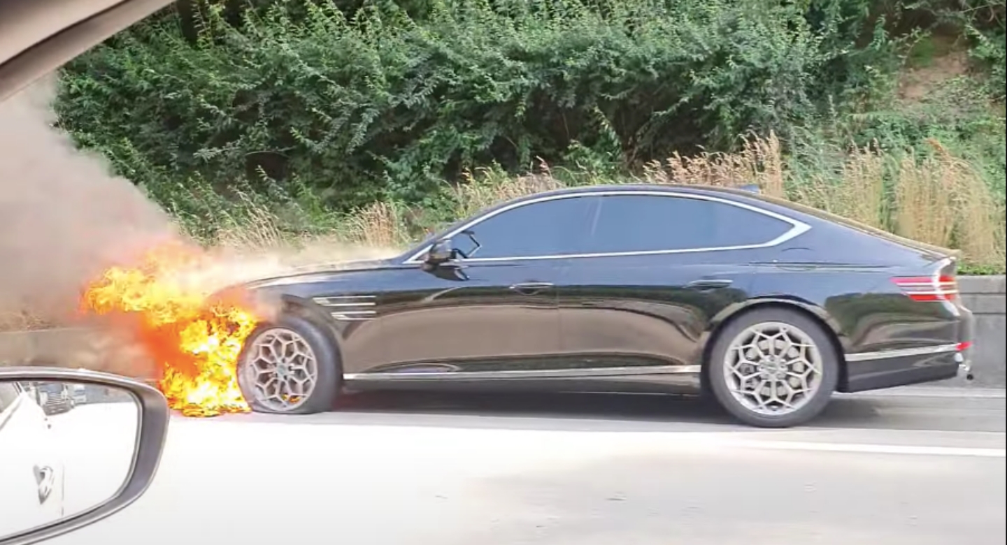 Genesis G80 stanął w płomieniach