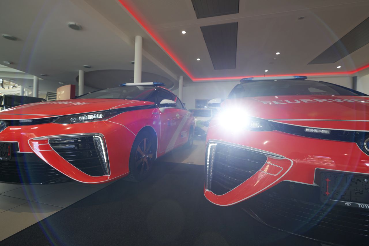 Wodorowe Toyoty Mirai na służbie