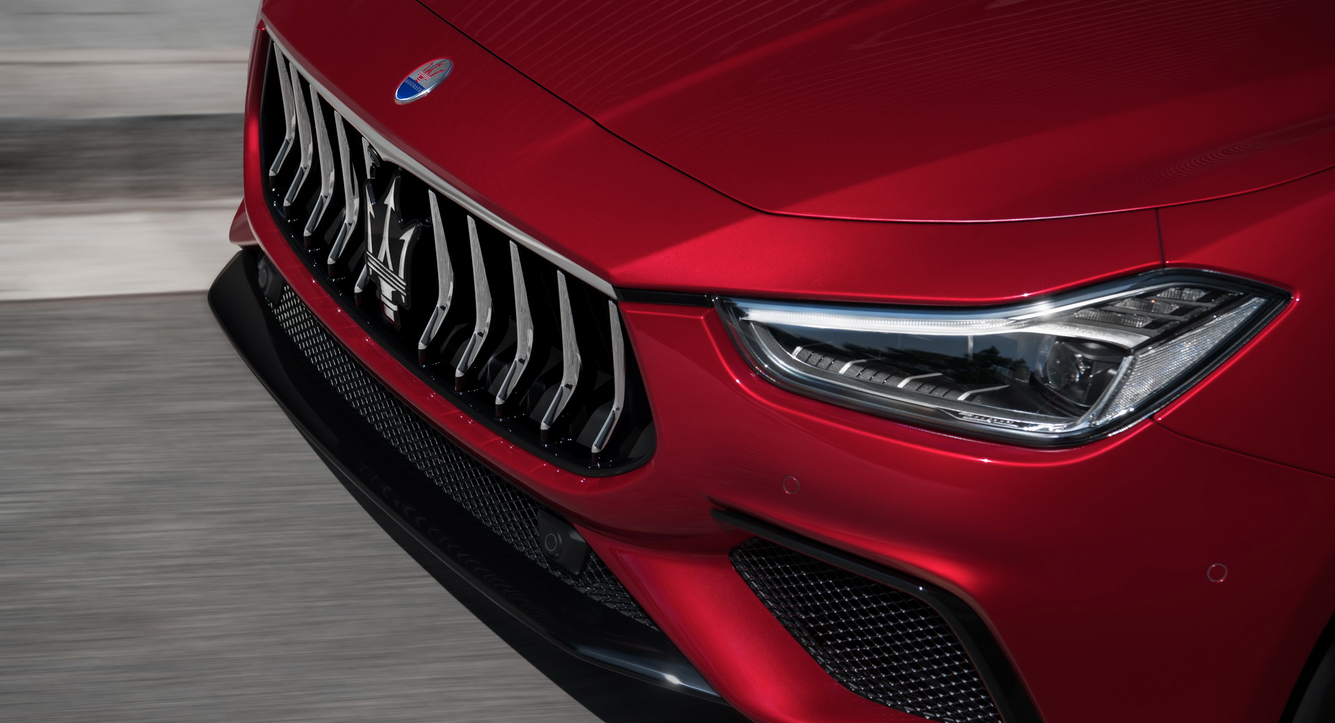  Maserati Ghibli z napędem hybrydowym