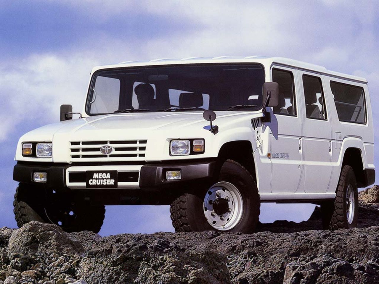 Toyota Mega Cruiser &ndash; W stylu Hummera
