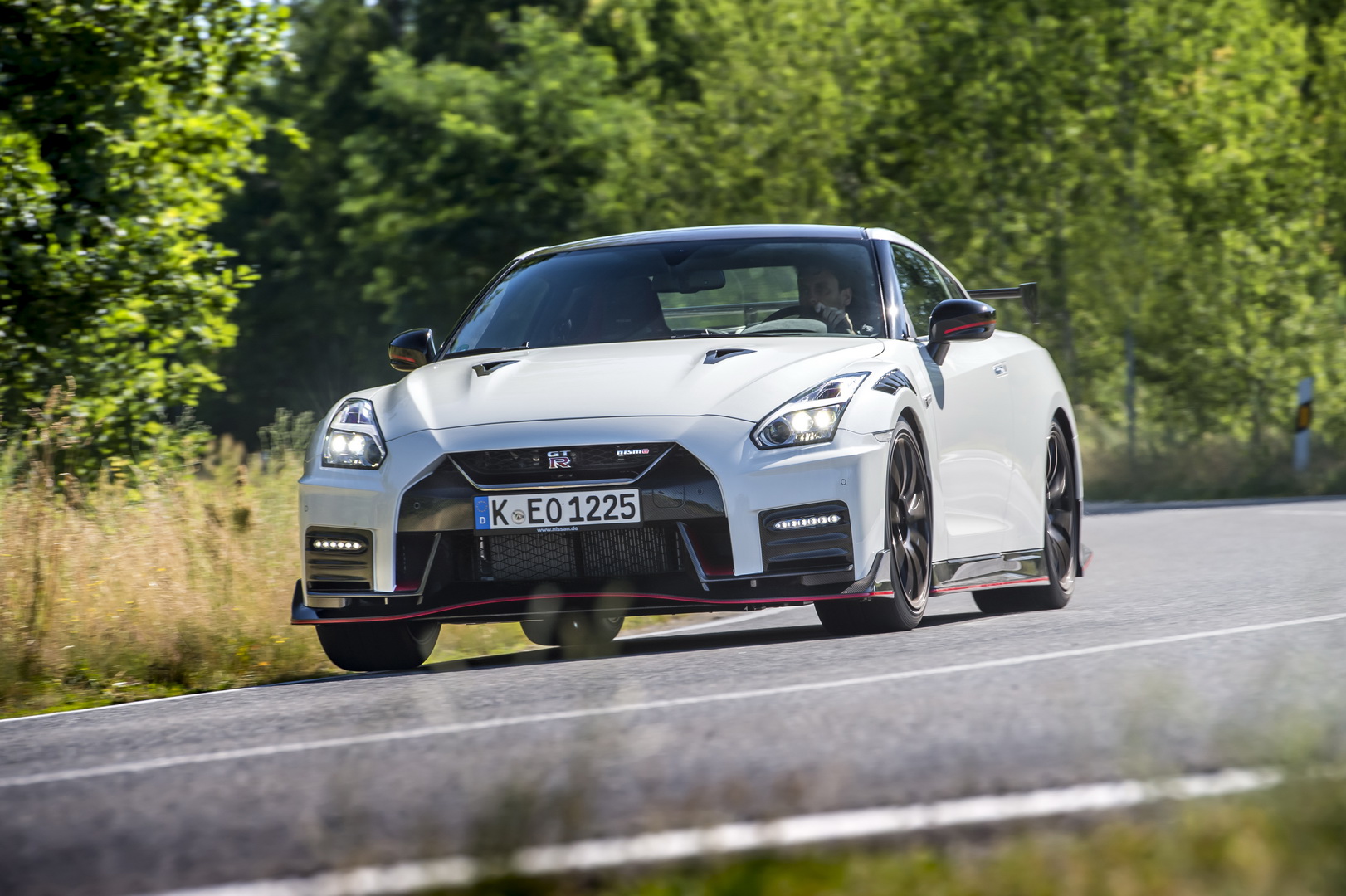 Nissan GT-R hybrydą?