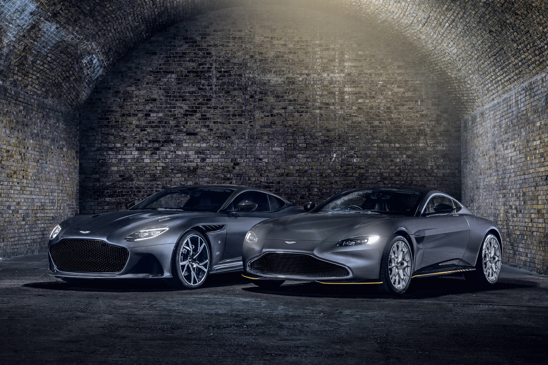 Aston Martin Vantage i DBS Superleggera 007