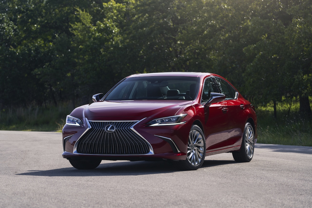 Lexus ES po raz pierwszy z napędem czterech k&oacute;ł