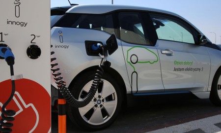W przyszłym roku szybciej będzie przybywać stacji ładowania dla elektryk&oacute;w