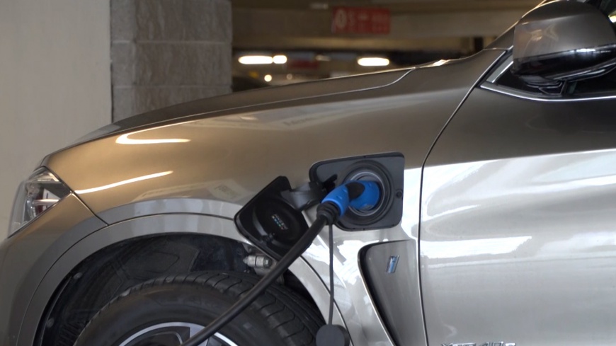 Zabezpieczenia przeciwpożarowe polskich parking&oacute;w podziemnych i tuneli nie są przygotowane na pojazdy elektryczne