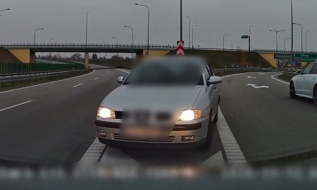 Wjechał pod prąd na S7 &ndash; szybka reakcja instruktora nauki jazdy uchroniła od tragedii