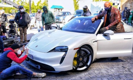 Porsche Taycan okazał się za mały dla Dwayne'a Johnsona