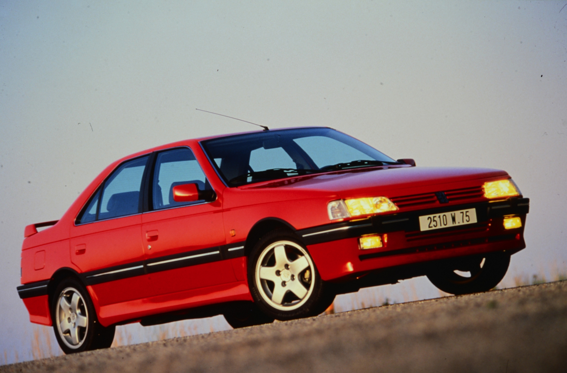 Peugeot 405 T16 &ndash; Rodzinny sportowiec