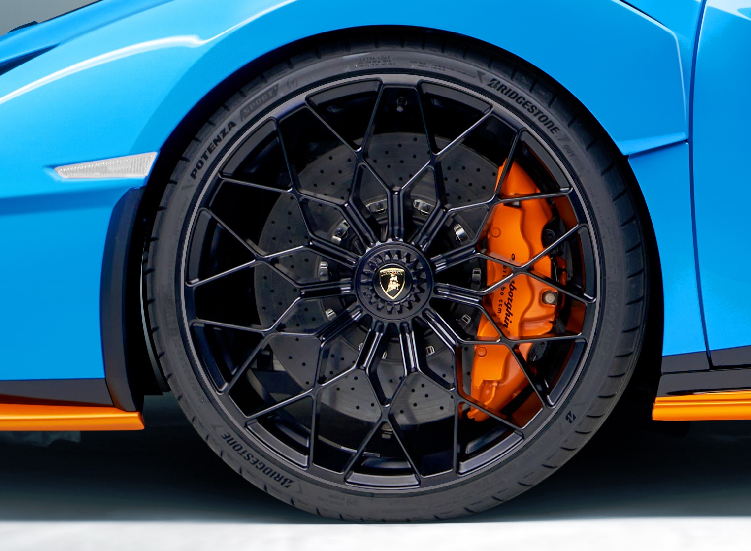 Lamborghini Hurac&aacute;n STO ze specjalnymi oponami