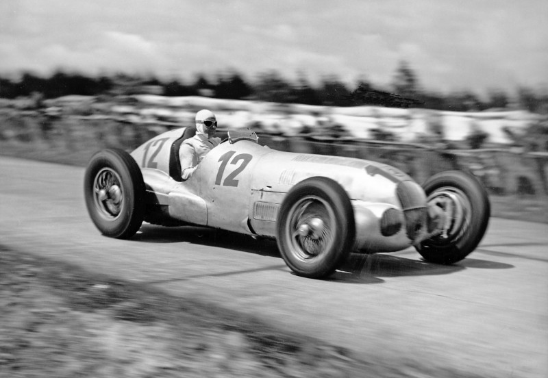 Rudolf Caracciola: gwiazda w panteonie kierowc&oacute;w wyścigowych