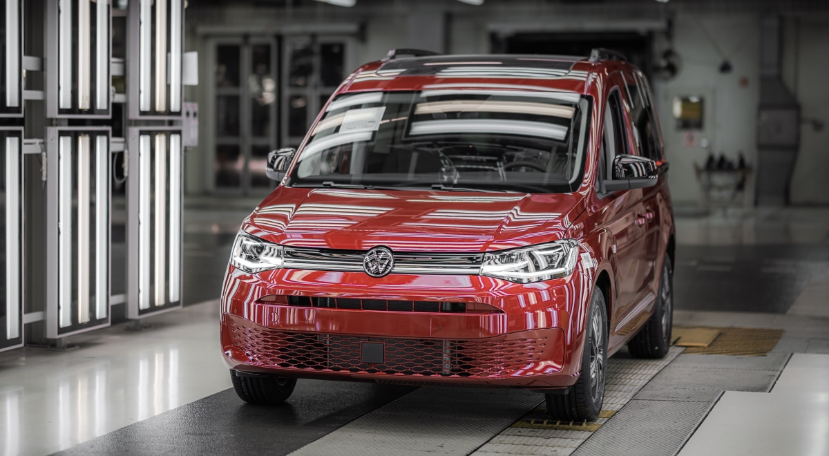 VW Caddy 5 Maxi na linii montażowej  