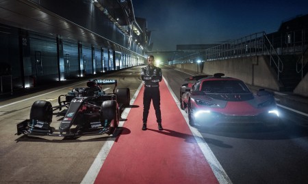 Lewis Hamilton zostaje z Mercedesem