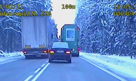 Niebezpieczne wyprzedzanie tir&oacute;w na krajowej &oacute;semce