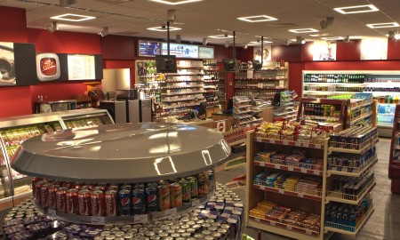 Niemal połowa Polak&oacute;w popiera zakaz sprzedaży alkoholu na stacjach paliw