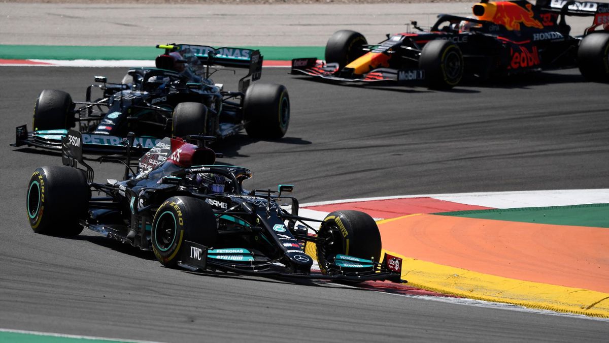 Lewis Hamilton znów pierwszy