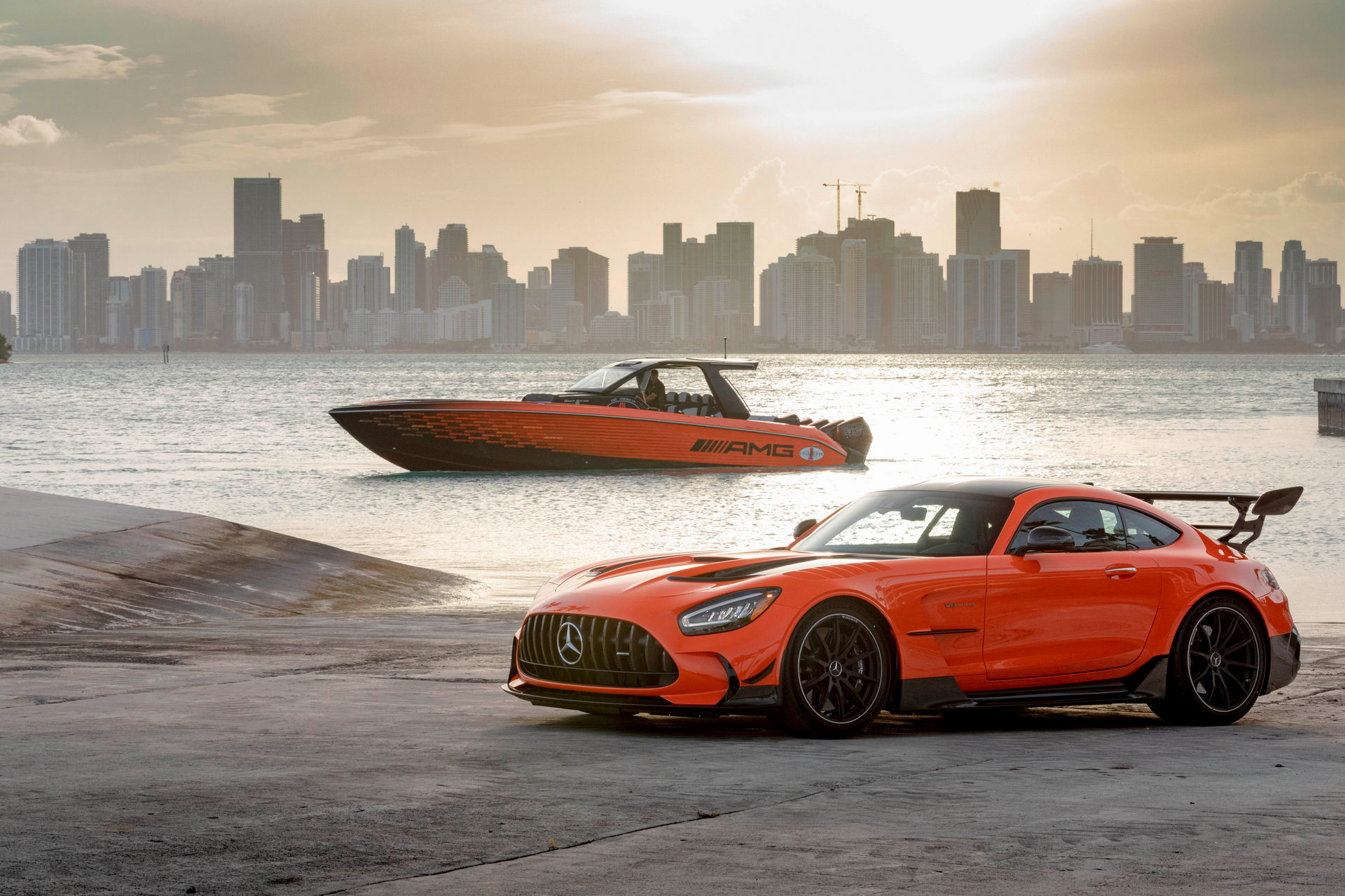  Cigarette 41' Nighthawk AMG Black Series inspirowany Mercedesem AMG GT Black Series