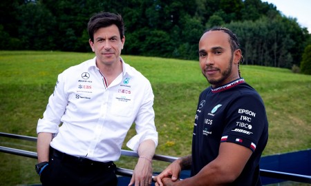 Lewis Hamilton zostaje w Mercedesie